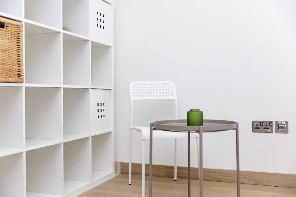 Spacious Minimalistic Studio Dubai Emirati Arabi Uniti
